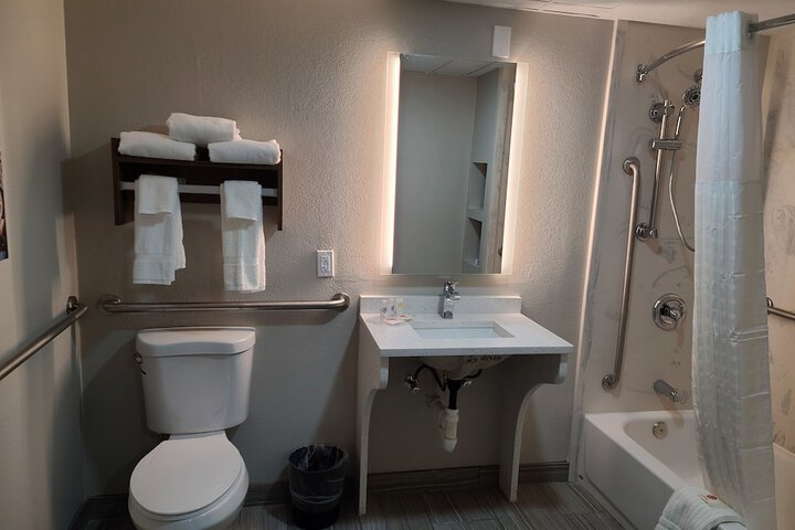 Room 6 of 31