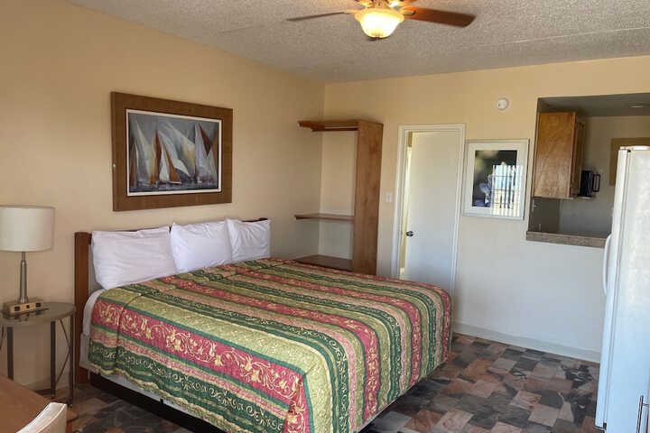 Room 6 of 24