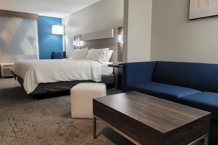 Room 32 of 50