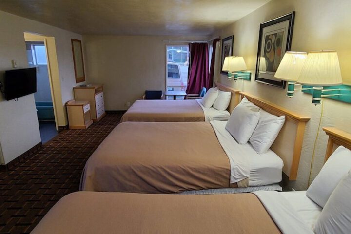 Room 13 of 19