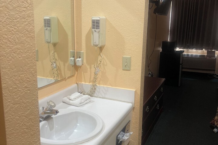 Room 27 of 44