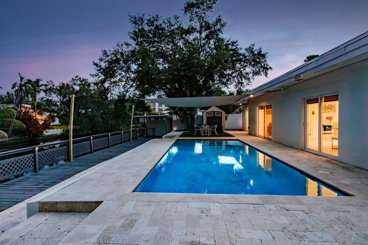 Stylish Aventura Home With Pool on Intercostal