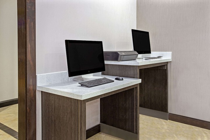Business Center 36 of 36