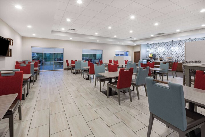 La Quinta Inn & Suites by Wyndham Jackson / Cape Girardeau