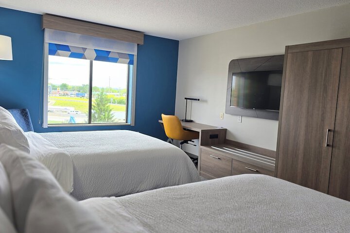 Holiday Inn Express Hotels and Suites Dayton North Tipp City by IHG