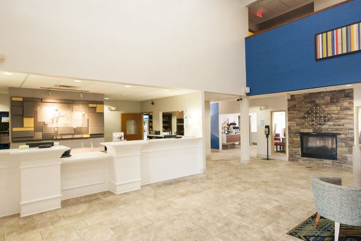 Holiday Inn Express & Suites Waukegan by IHG