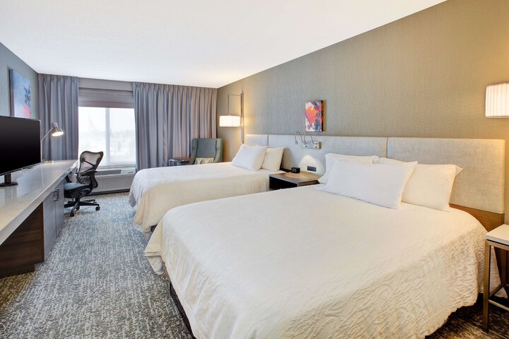 Room 32 of 60