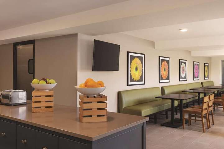 Country Inn & Suites by Radisson Madison, WI