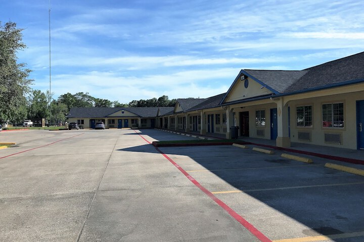 Luxury Inn & Suites Liberty