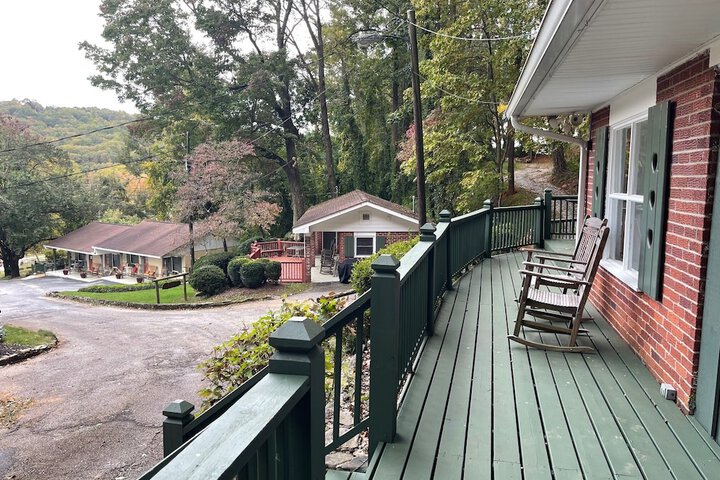 Mountain Aire Cottages Inn & Glamping