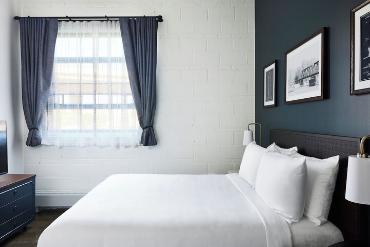 Room 11 of 24
