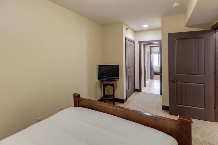 Room 148 of 250