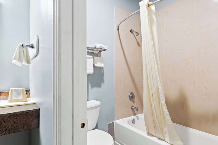 Econo Lodge Inn & Suites Channelview - Houston East