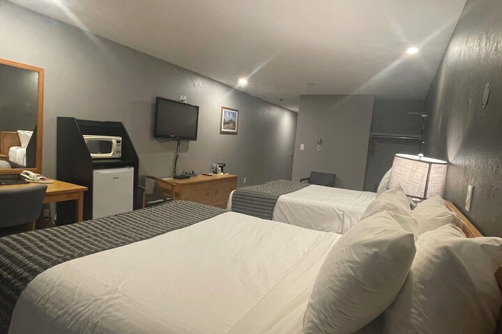 Travelodge by Wyndham Brandon