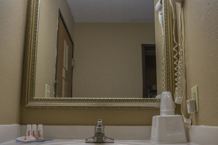 Econo Lodge Canton North
