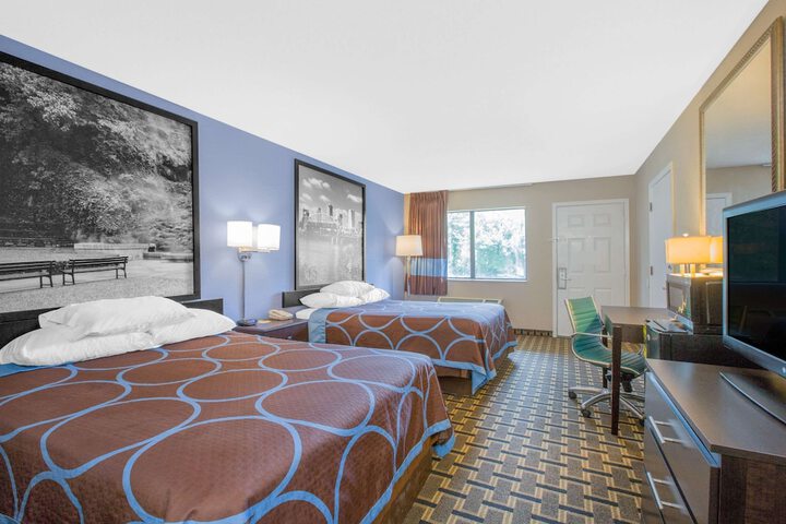Room 6 of 15