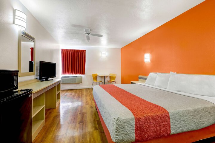 Room 18 of 51
