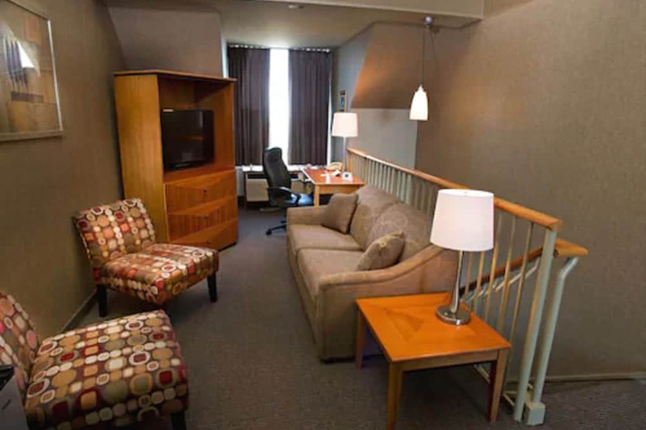 Oakes Hotel Overlooking the Falls