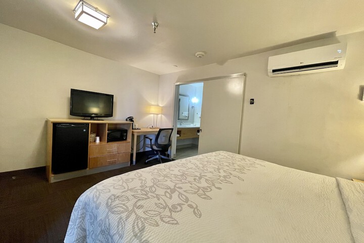 Room 16 of 28
