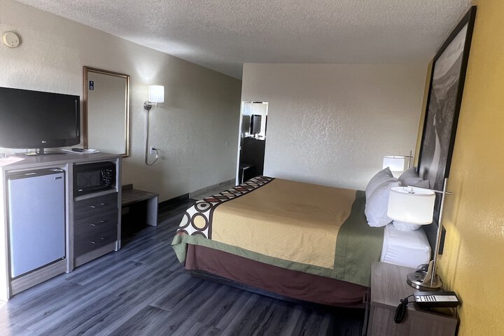Room 15 of 40