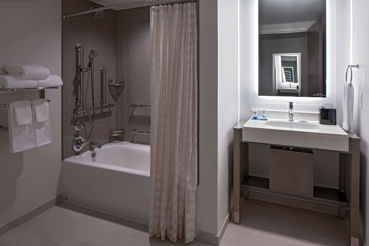 Room 25 of 52