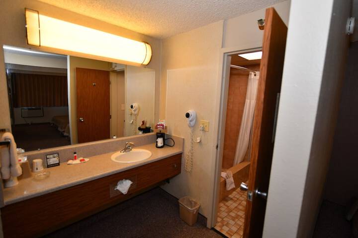 Room 30 of 34