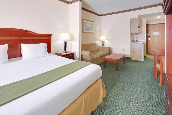Holiday Inn Express Hotel & Suites Cleveland by IHG
