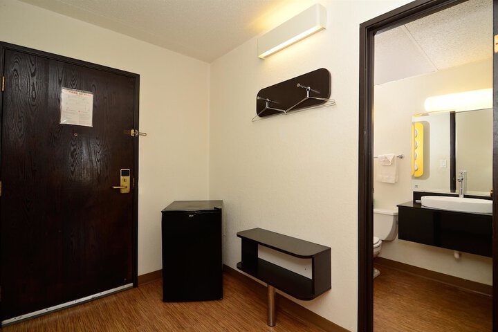 Room 21 of 28