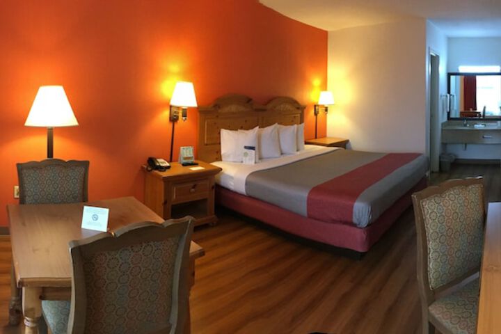Room 17 of 38