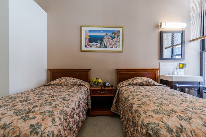 Room 19 of 40