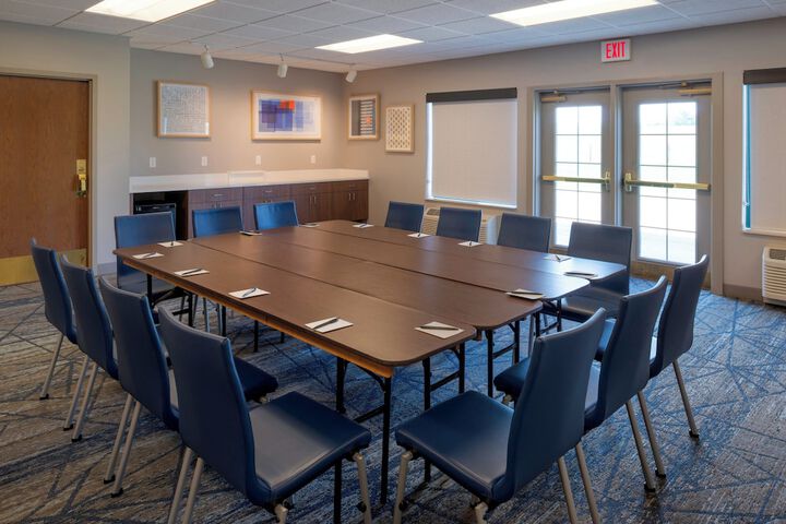 Holiday Inn Express Hotel & Suites Fort Atkinson by IHG