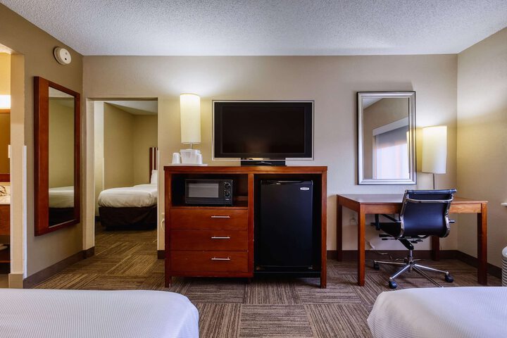 Room 33 of 68