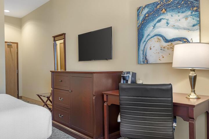 Best Western Plus Fredericton Hotel & Suites