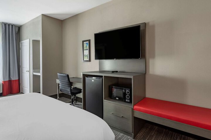 Room 33 of 51