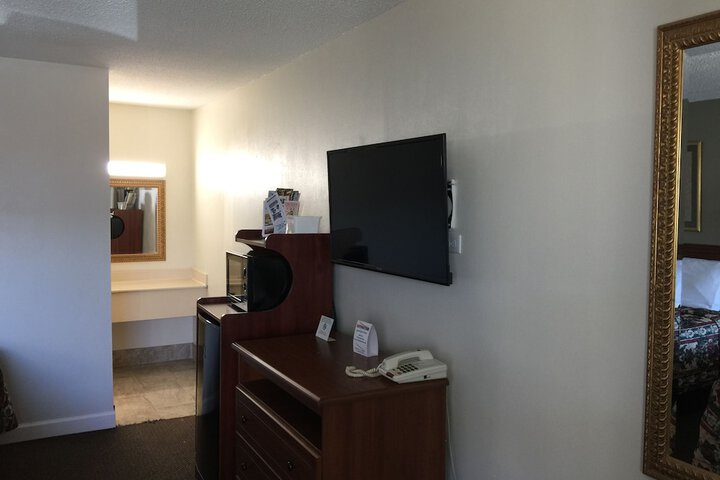 Room 14 of 37