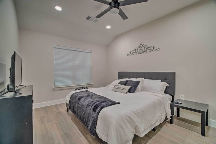 Well-appointed Montgomery Home w / Fenced Yard