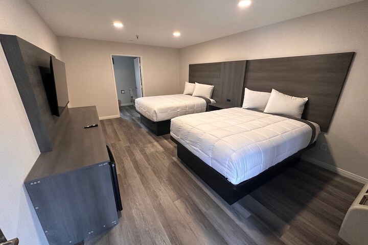 Room 28 of 35
