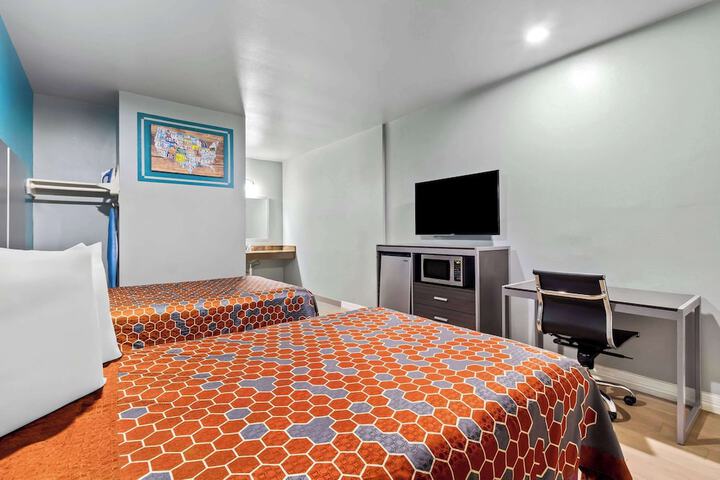 Econo Lodge Inn & Suites Channelview - Houston East