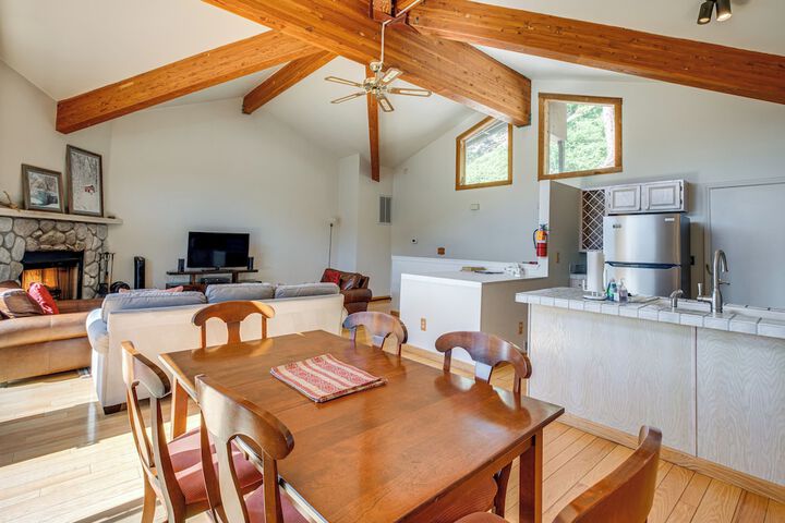 1 Mi to Diamond Peak: Townhome w / Lake Views