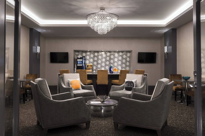 Lounge 39 of 50