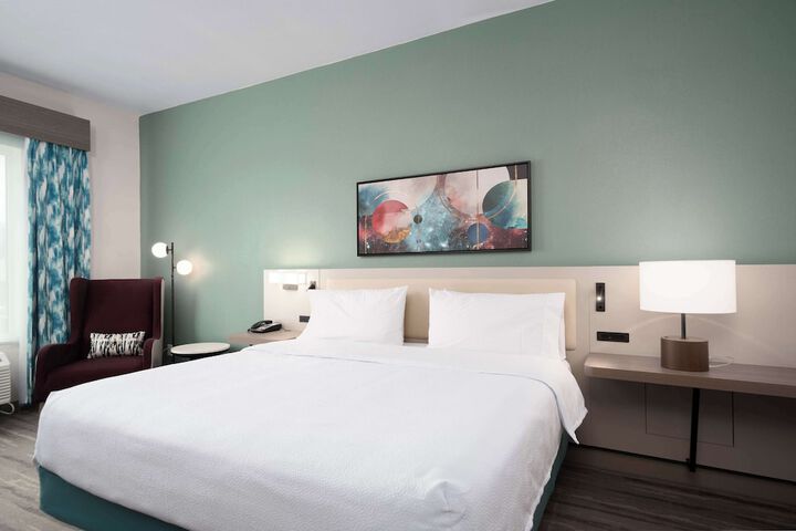 Room 11 of 27