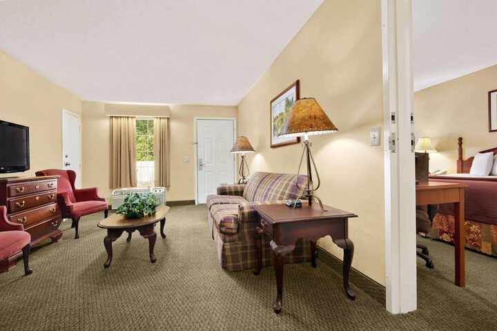 Room 10 of 15