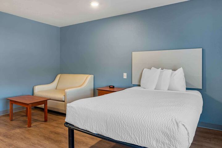Room 9 of 25
