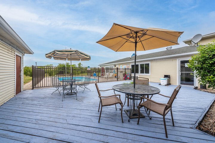 Sundeck 41 of 43