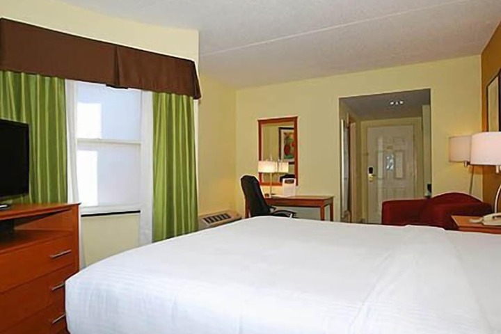 Room 33 of 36