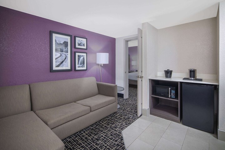 Room 22 of 60