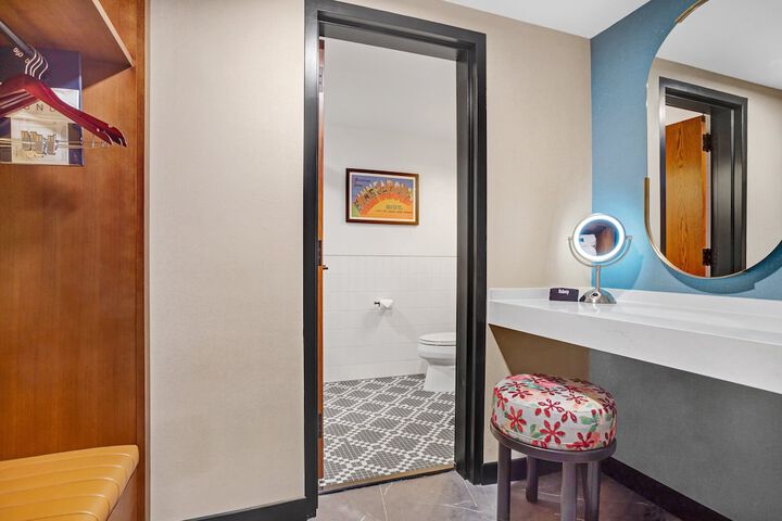 Room 40 of 138