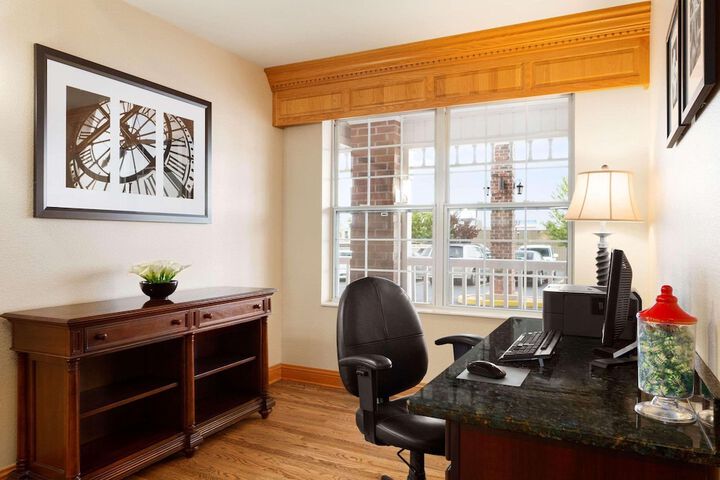 Business Center 28 of 28