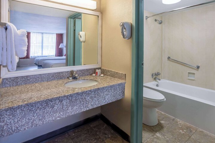 Room 20 of 49
