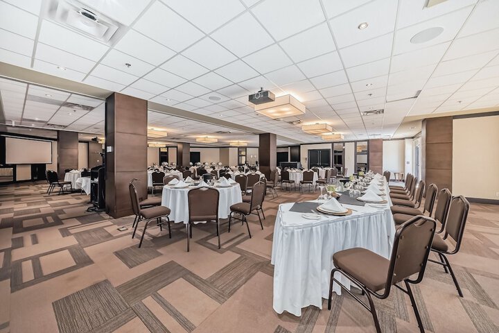 Ballroom/Hall 46 of 70